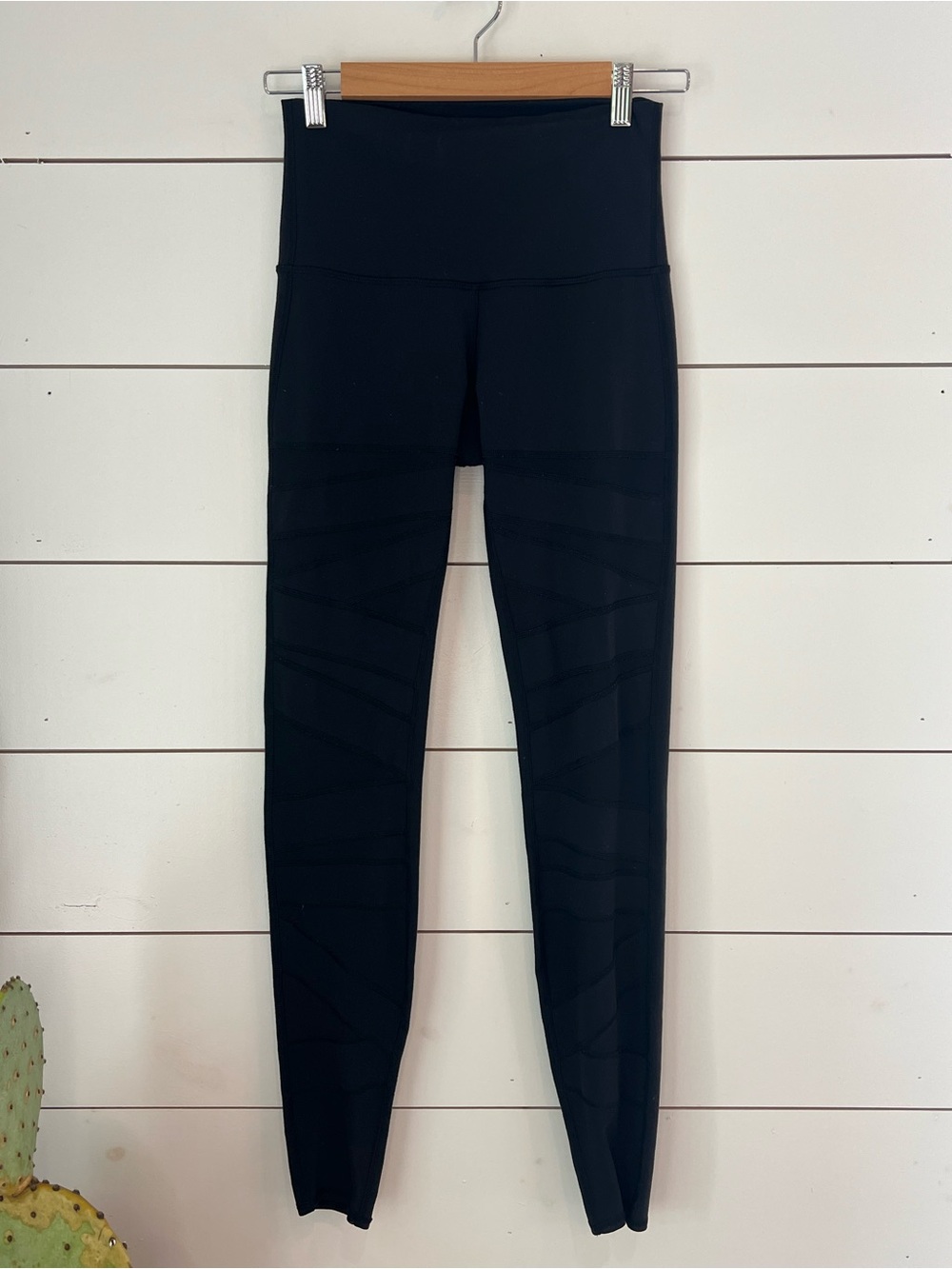 Lululemon Athletica Wunder Under High-Rise Tech Mesh Leggings in‎ black